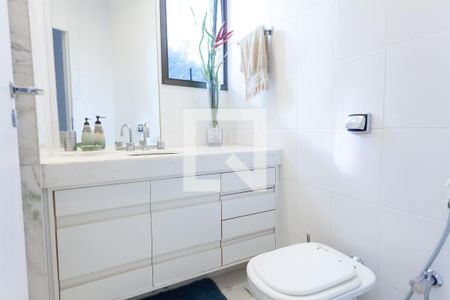 Apartamento à venda com 215m², 4 quartos e 4 vagasBanheiro da Suíte 1