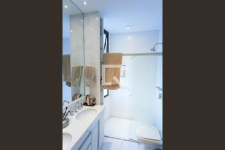 Apartamento à venda com 215m², 4 quartos e 4 vagasBanheiro da Suíte 2