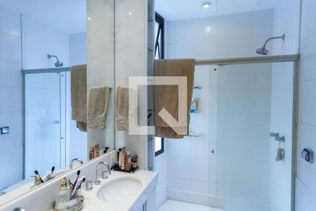 Apartamento à venda com 215m², 4 quartos e 4 vagasBanheiro da Suíte 2