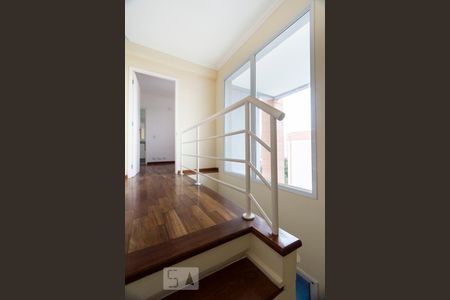Escada de apartamento para alugar com 2 quartos, 78m² em Vila Guarani (z Sul), São Paulo