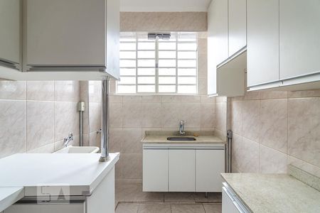 Cozinha de apartamento à venda com 2 quartos, 60m² em Sagrada Família, Belo Horizonte