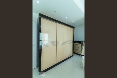 Apartamento para alugar com 78m², 2 quartos e 1 vaga Apartamento para alugar com 78m², 2 quartos e 1 vagaArmário e Cômoda Suíte