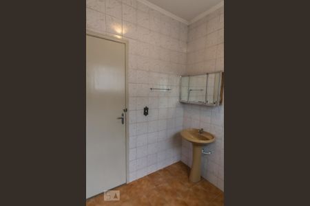 Banheiro de casa para alugar com 2 quartos, 100m² em Vila Santa Maria, Guarulhos