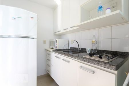 Cozinha de apartamento para alugar com 1 quarto, 48m² em Vila Suzana, São Paulo