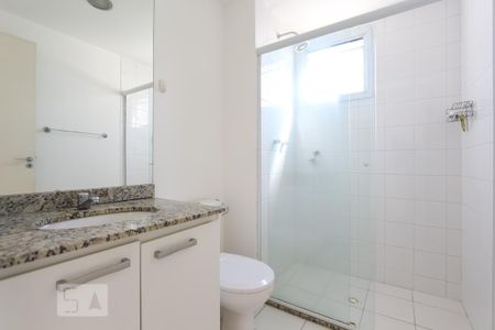 Banheiro da suíte de apartamento para alugar com 1 quarto, 48m² em Vila Suzana, São Paulo