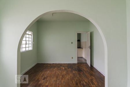 Casa para alugar com 1 quarto, 45m² em Sagrada Família, Belo Horizonte