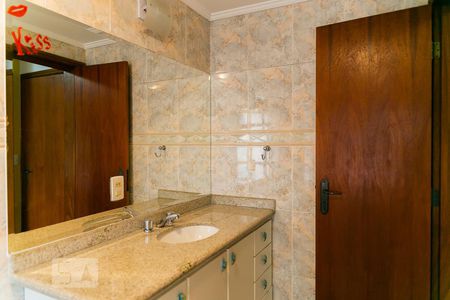 Apartamento à venda com 165m², 3 quartos e 4 vagas Apartamento à venda com 165m², 3 quartos e 4 vagasBanheiro da Suíte 1