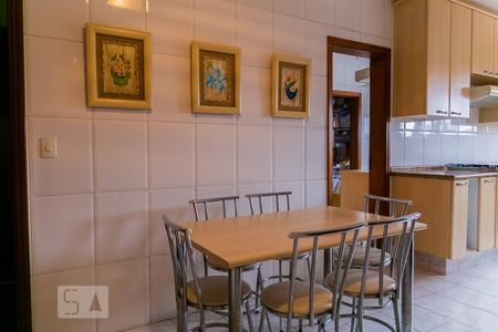 Apartamento à venda com 165m², 3 quartos e 4 vagas Apartamento à venda com 165m², 3 quartos e 4 vagasCozinha