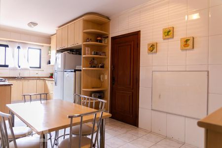 Apartamento à venda com 165m², 3 quartos e 4 vagas Apartamento à venda com 165m², 3 quartos e 4 vagasCozinha