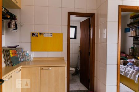 Apartamento à venda com 165m², 3 quartos e 4 vagas Apartamento à venda com 165m², 3 quartos e 4 vagasÁrea de Serviço