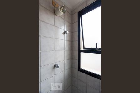 Banheiro social de apartamento para alugar com 2 quartos, 49m² em Chácara Inglesa, São Paulo