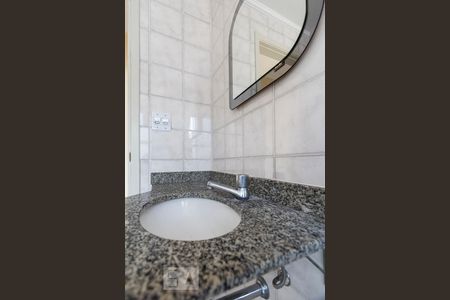 Banheiro social de apartamento para alugar com 2 quartos, 49m² em Chácara Inglesa, São Paulo