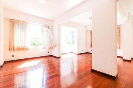Sala de Apartamento com 2 quartos, 130m² Copacabana