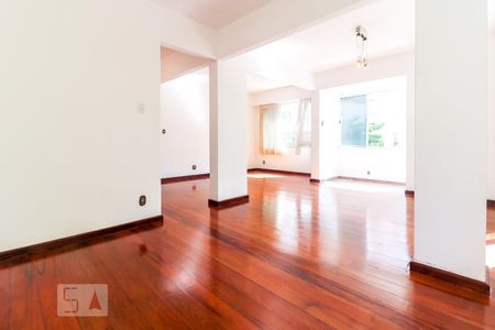 Sala de Apartamento com 2 quartos, 130m² Copacabana