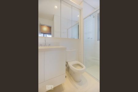 Banheiro de apartamento para alugar com 1 quarto, 45m² em Moema, São Paulo