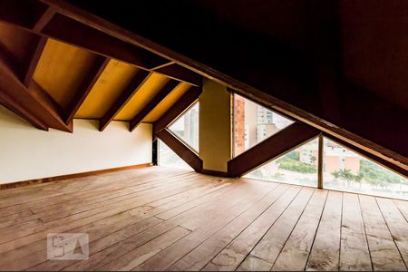 Apartamento à venda com 400m², 4 quartos e 4 vagas Apartamento à venda com 400m², 4 quartos e 4 vagasSótão