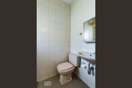 Apartamento à venda com 400m², 4 quartos e 4 vagas Apartamento à venda com 400m², 4 quartos e 4 vagasBanheiro de Serviço