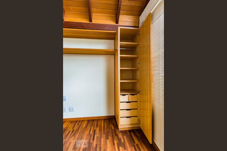 Apartamento à venda com 400m², 4 quartos e 4 vagas Apartamento à venda com 400m², 4 quartos e 4 vagasSuíte 4