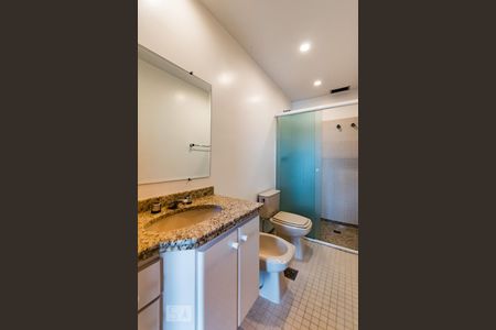 Apartamento à venda com 400m², 4 quartos e 4 vagas Apartamento à venda com 400m², 4 quartos e 4 vagasBanheiro