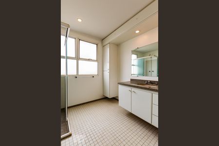 Apartamento à venda com 400m², 4 quartos e 4 vagas Apartamento à venda com 400m², 4 quartos e 4 vagasBanheiro