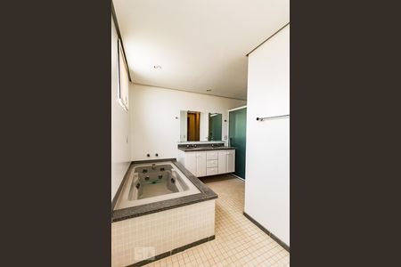 Apartamento à venda com 400m², 4 quartos e 4 vagas Apartamento à venda com 400m², 4 quartos e 4 vagasBanheiro