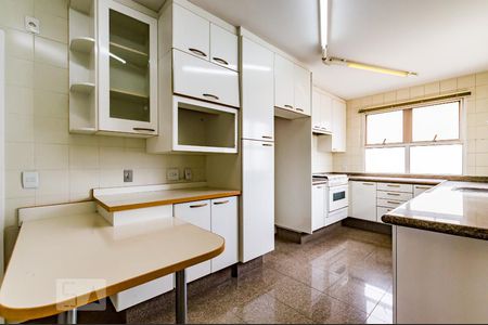 Apartamento à venda com 400m², 4 quartos e 4 vagas Apartamento à venda com 400m², 4 quartos e 4 vagasCozinha