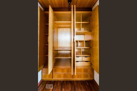 Apartamento à venda com 400m², 4 quartos e 4 vagas Apartamento à venda com 400m², 4 quartos e 4 vagasSuíte 2