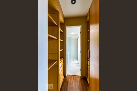 Apartamento à venda com 400m², 4 quartos e 4 vagas Apartamento à venda com 400m², 4 quartos e 4 vagasSuíte 3