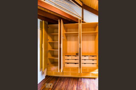 Apartamento à venda com 400m², 4 quartos e 4 vagas Apartamento à venda com 400m², 4 quartos e 4 vagasSuíte 3