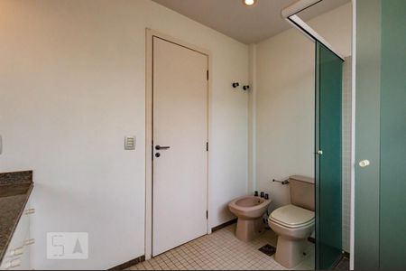 Apartamento à venda com 400m², 4 quartos e 4 vagas Apartamento à venda com 400m², 4 quartos e 4 vagasBanheiro