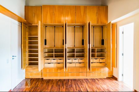 Apartamento à venda com 400m², 4 quartos e 4 vagas Apartamento à venda com 400m², 4 quartos e 4 vagasSuíte 1