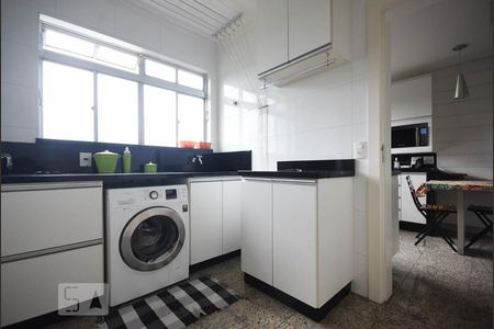 Apartamento à venda com 195m², 3 quartos e 3 vagas Apartamento à venda com 195m², 3 quartos e 3 vagasÁrea de serviço