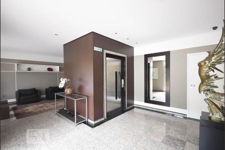 Apartamento à venda com 195m², 3 quartos e 3 vagas Apartamento à venda com 195m², 3 quartos e 3 vagasHall social