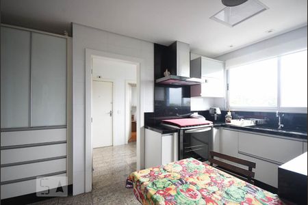 Apartamento à venda com 195m², 3 quartos e 3 vagas Apartamento à venda com 195m², 3 quartos e 3 vagasCozinha