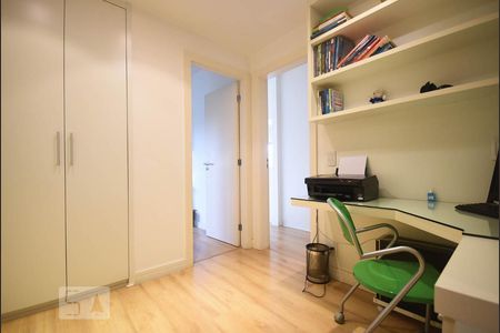 Apartamento à venda com 195m², 3 quartos e 3 vagas Apartamento à venda com 195m², 3 quartos e 3 vagasCorredor