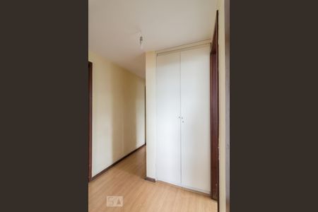 Corredor de apartamento para alugar com 4 quartos, 187m² em São José, Belo Horizonte