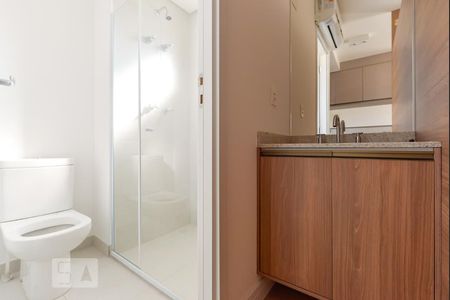 Banheiro de kitnet/studio à venda com 1 quarto, 30m² em Pinheiros, São Paulo