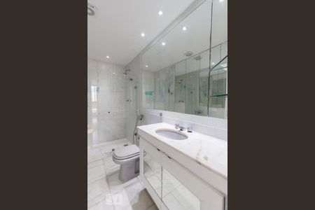 Banheiro de apartamento para alugar com 3 quartos, 143m² em Barra da Tijuca, Rio de Janeiro