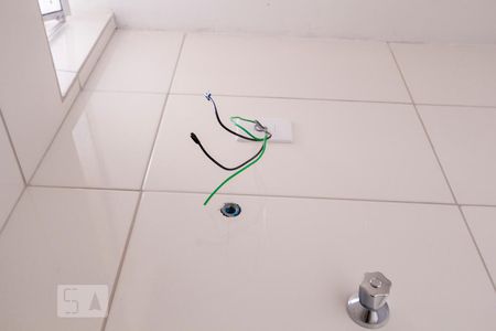 Banheiro social de casa para alugar com 2 quartos, 75m² em Vila Babilônia, São Paulo