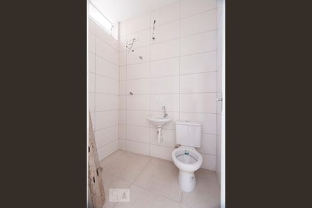 Banheiro social de casa para alugar com 2 quartos, 70m² em Vila Babilônia, São Paulo