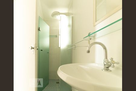 Banheiro de apartamento para alugar com 2 quartos, 65m² em Campo Belo, São Paulo