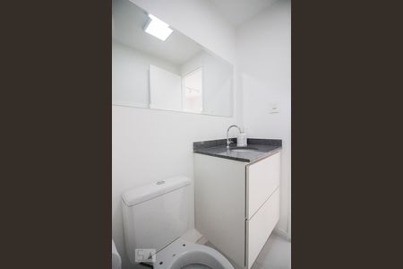 Banheiro de apartamento para alugar com 2 quartos, 53m² em Vila Romana, São Paulo