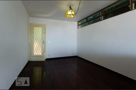 Casa à venda com 312m², 4 quartos e 2 vagasSala de jantar no terceiro pavimento