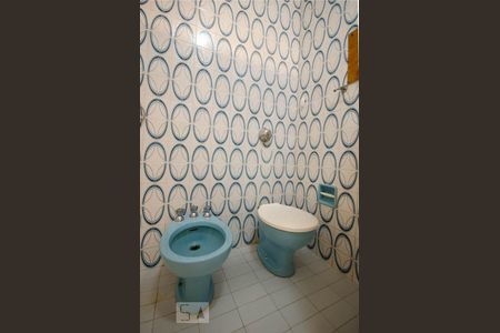 Casa à venda com 312m², 4 quartos e 2 vagasBanheiro da suite no segundo pavimento