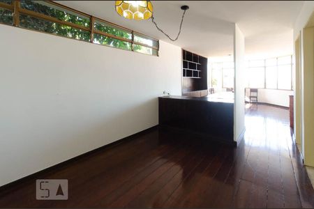 Casa à venda com 312m², 4 quartos e 2 vagasSala de jantar no terceiro pavimento