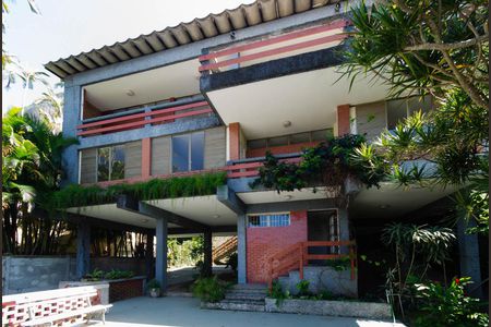 Casa à venda com 312m², 4 quartos e 2 vagasFachada