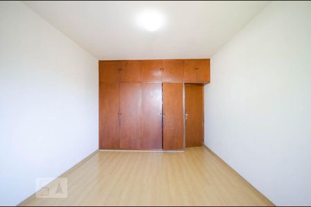 Casa à venda com 312m², 4 quartos e 2 vagasQuarto 3 no segundo pavimento