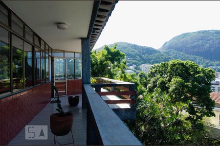 Casa à venda com 312m², 4 quartos e 2 vagasVaranda no terceiro pavimento