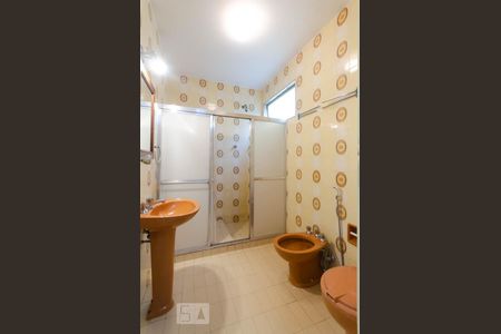 Banheiro social no segundo pavimento de casa à venda com 4 quartos, 312m² em Jardim Botânico, Rio de Janeiro