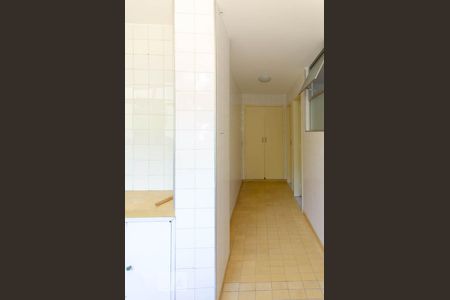 Casa à venda com 312m², 4 quartos e 2 vagasÁrea de serviço no terceiro pavimento